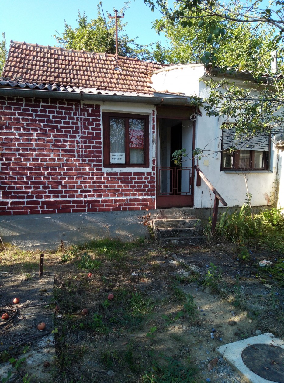 Prodajem gradilište 539m2 sa starom kućom za rušenje